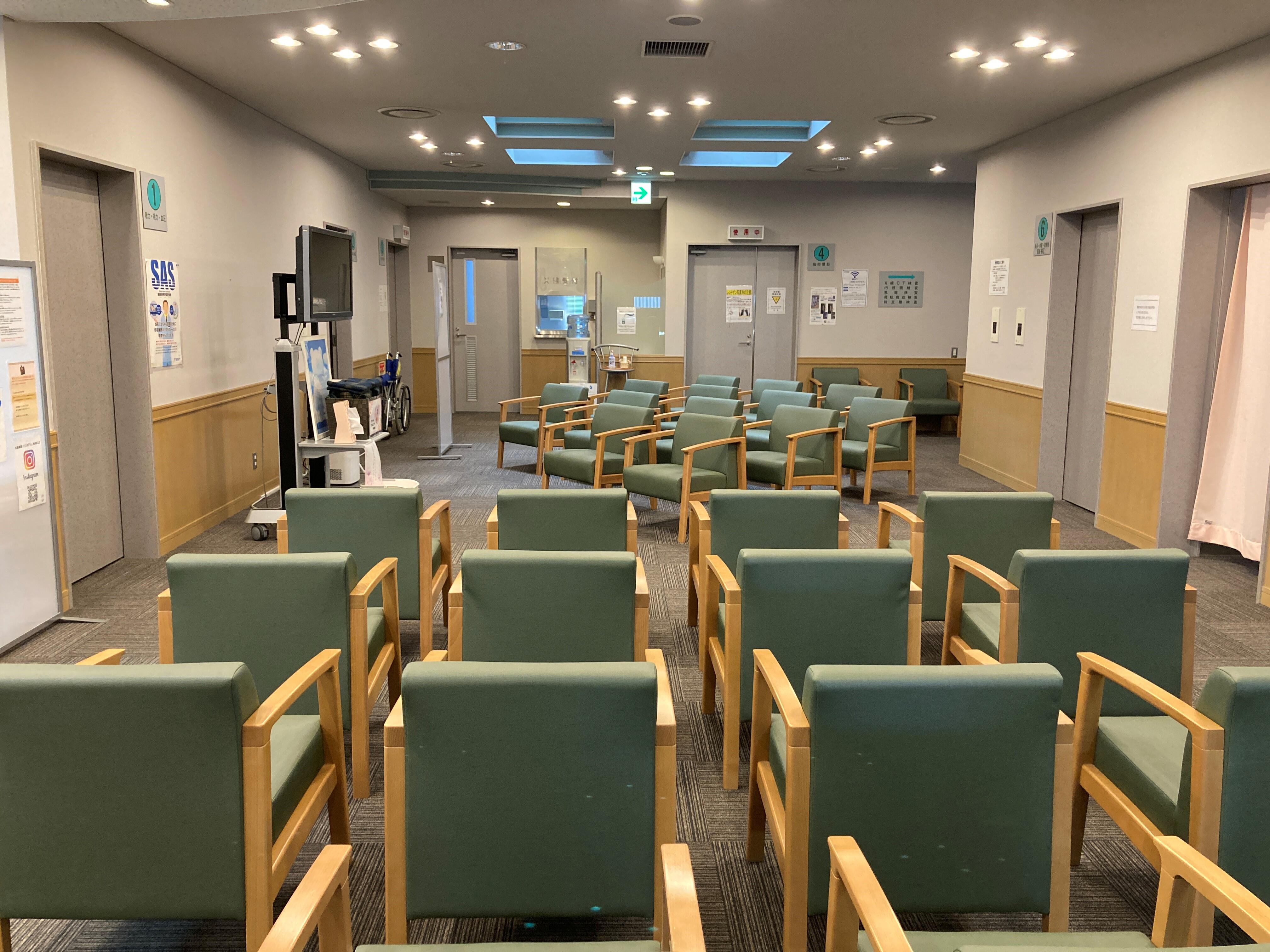 健康管理センタ－2F待合.jpg